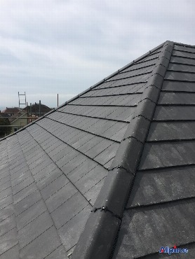 New roof being installed in Glais