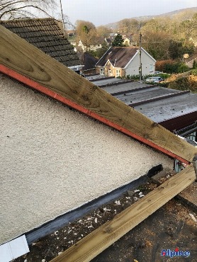 Roof repairs in Glais